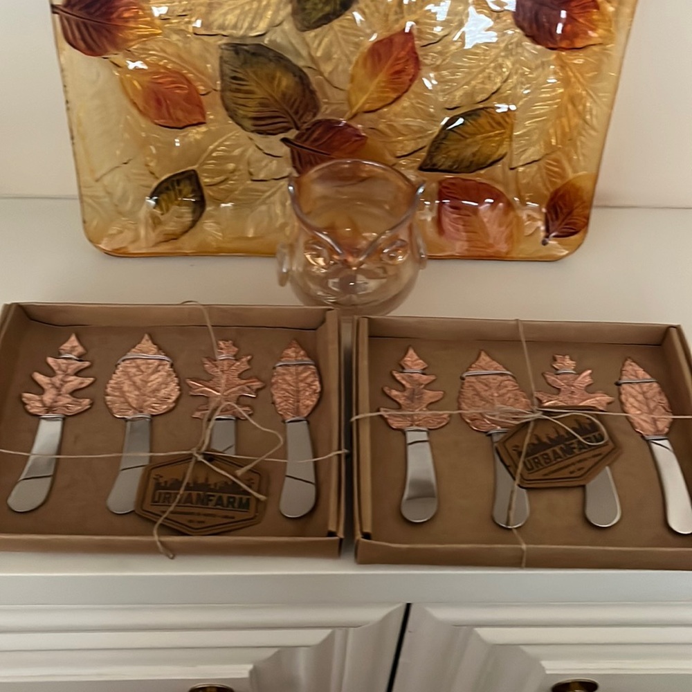 One glass owl and eight brand-new fall knife set